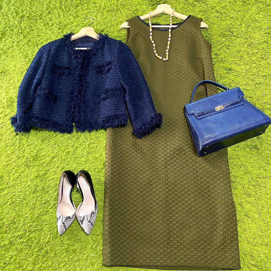 紺色の短めのツイードジャケットと洗えるオリーブグリーンのロングワンピース　Navy blue short tweed jacket and washable olive green long dress