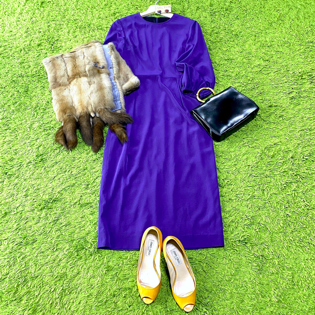 紫色の袖付きワンピース Purple sleeved dress