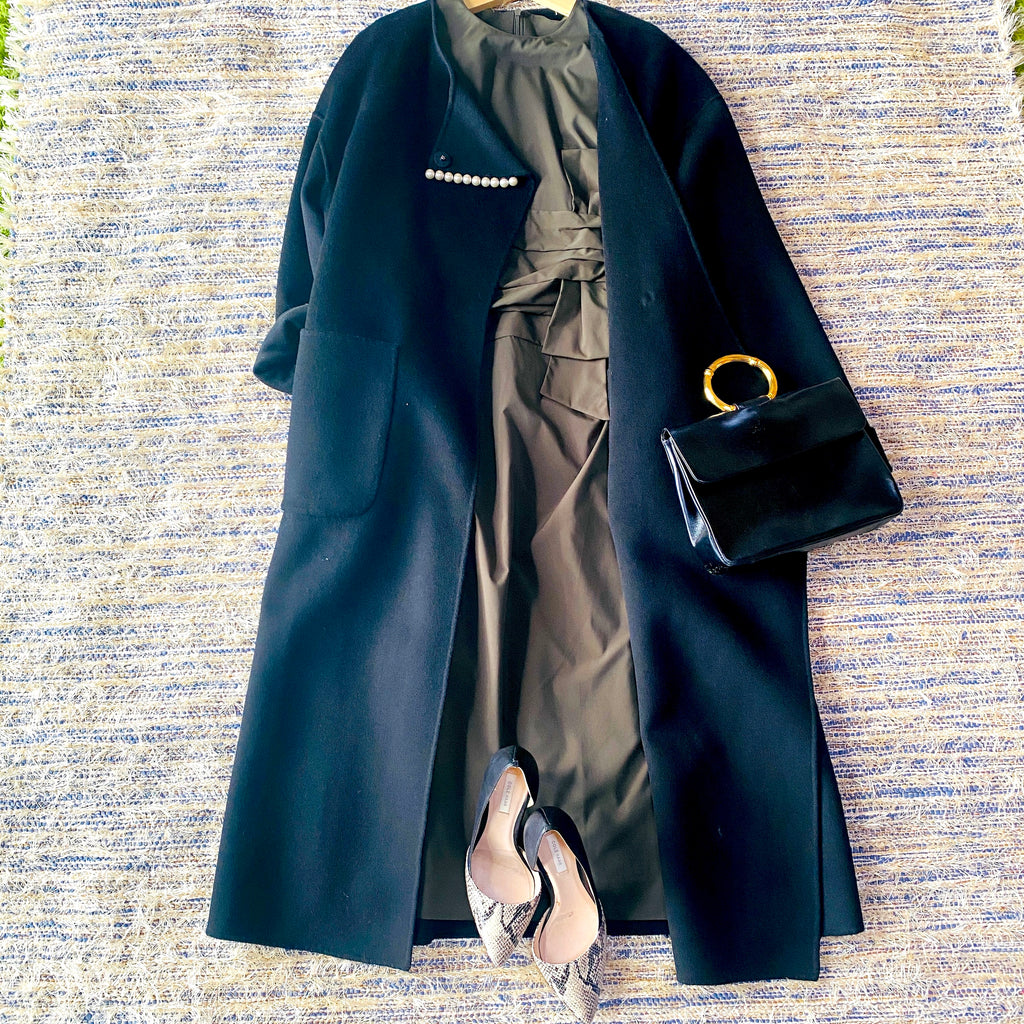 ふくらはぎ下丈のコートとワンピース　Calf length coat and dress