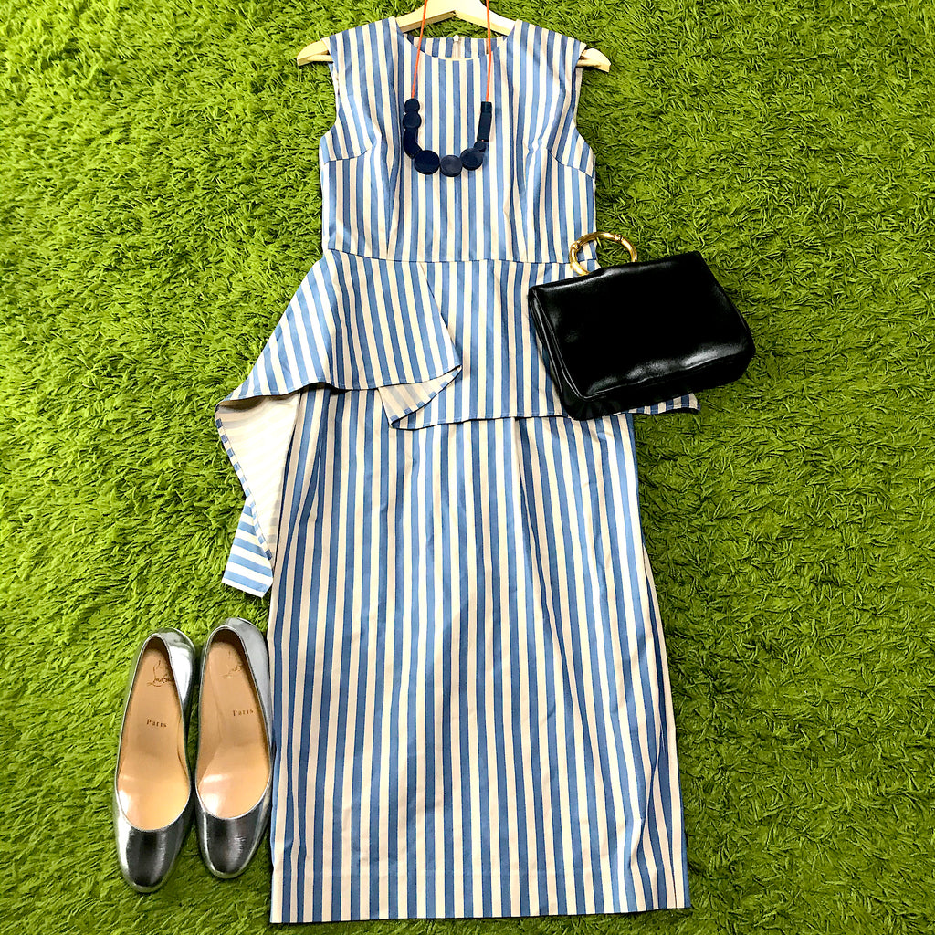 水色とベージュの太めのストライプでペプラムワンピース　Peplum dress with thick light blue and beige stripes